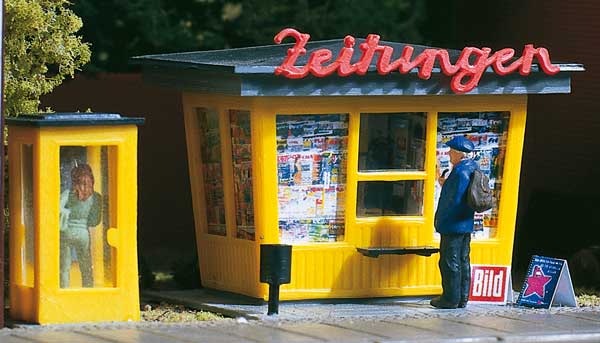 Newspaper stand & telephone booth<br /><a href='images/pictures/Auhagen/12340.jpg' target='_blank'>Full size image</a>
